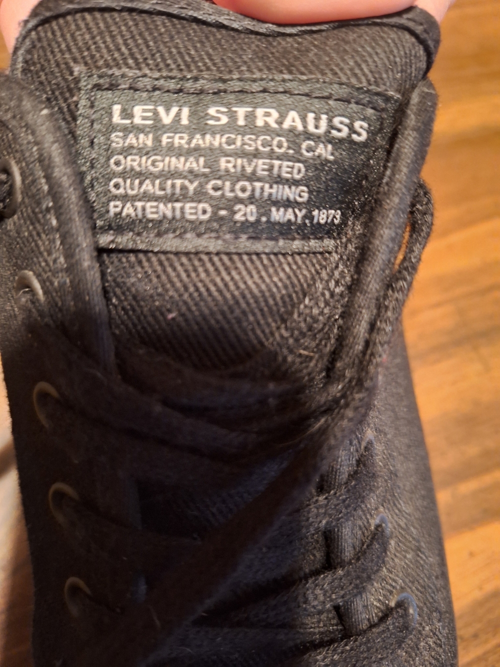 Womens Levi's Black Sneakers. Size 7.5. Very Cute - Picture 2 of 8